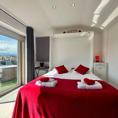 Rooftop Jacuzzi Scls