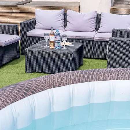 Apartment Rooftop Jacuzzi Scls